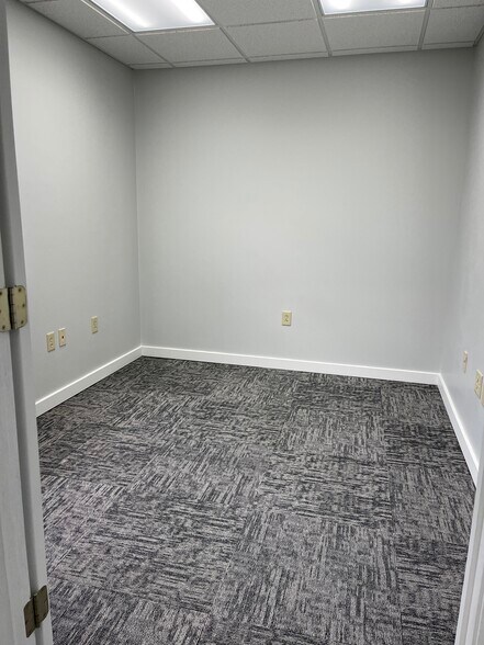 More Photos Of 160 Cleveland St, Elyria Office For Sale