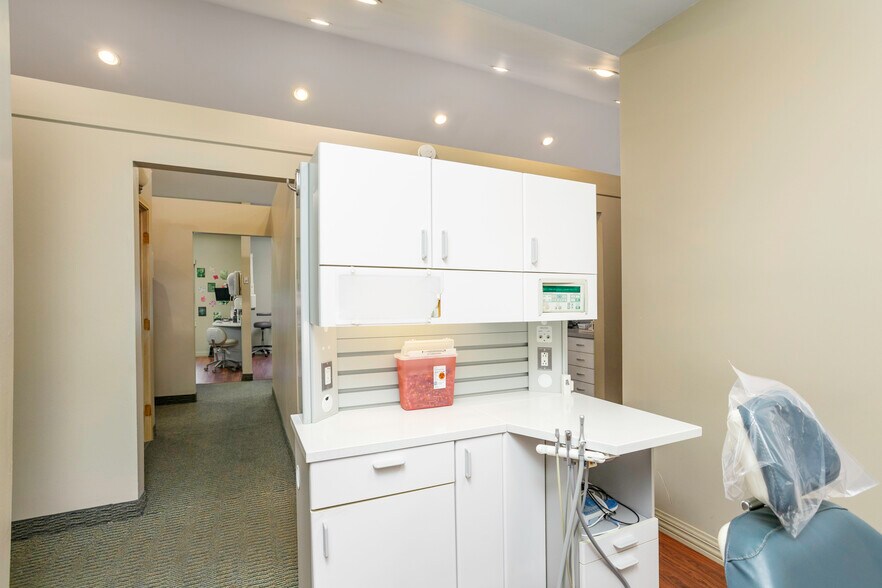 More Photos Of 37235 Goddard Rd, Romulus Office For Sale