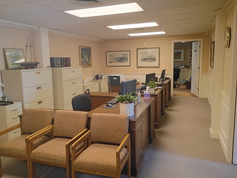 More Photos Of 10 Liberty St, Danvers Office For Sale