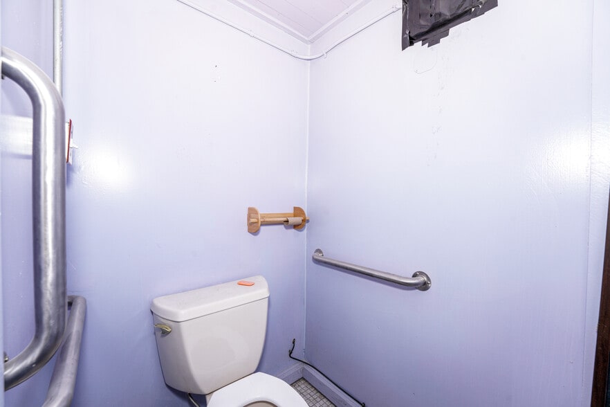 More Photos Of 2670-2678 N Holton St, Milwaukee Storefront Retail Residential For Sale