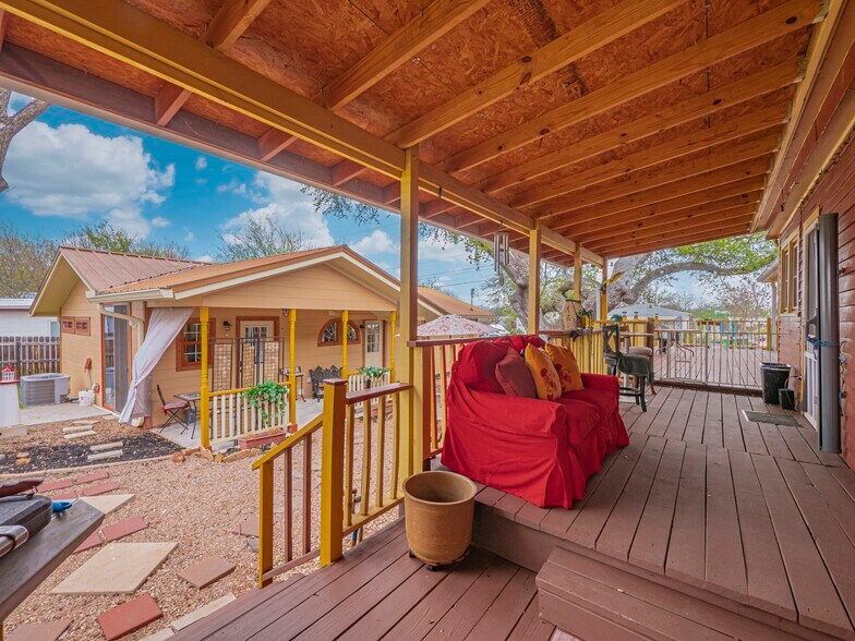 More Photos Of 1307 Wright St, Llano Freestanding For Sale