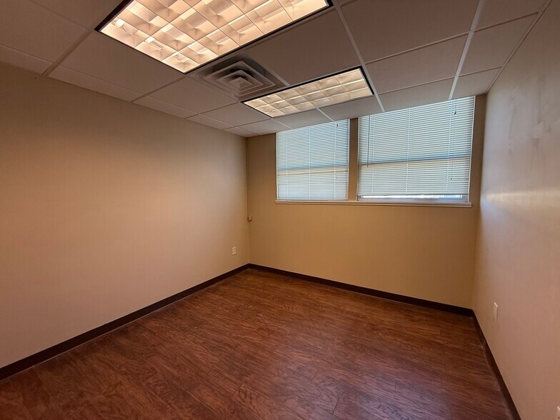 More Photos Of 121 Lincoln St, Worcester Healthcare For Lease