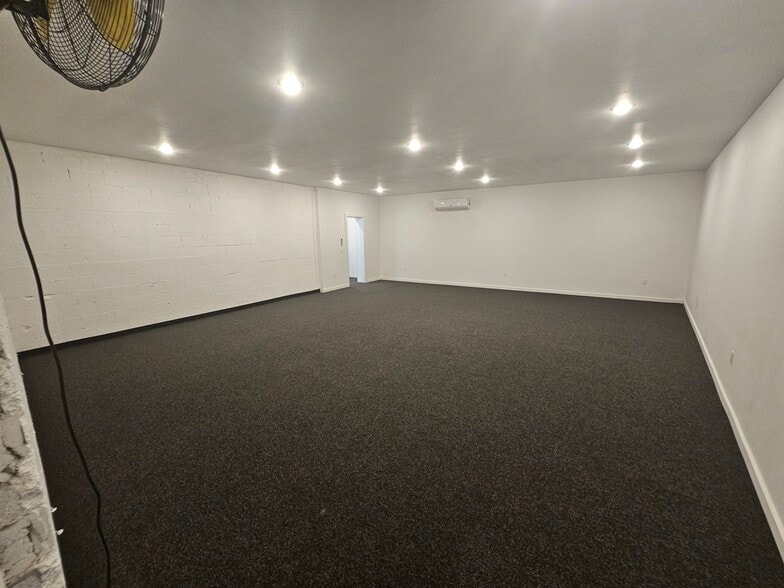 More Photos Of 5833 NE Portland Hwy, Portland Flex For Sale