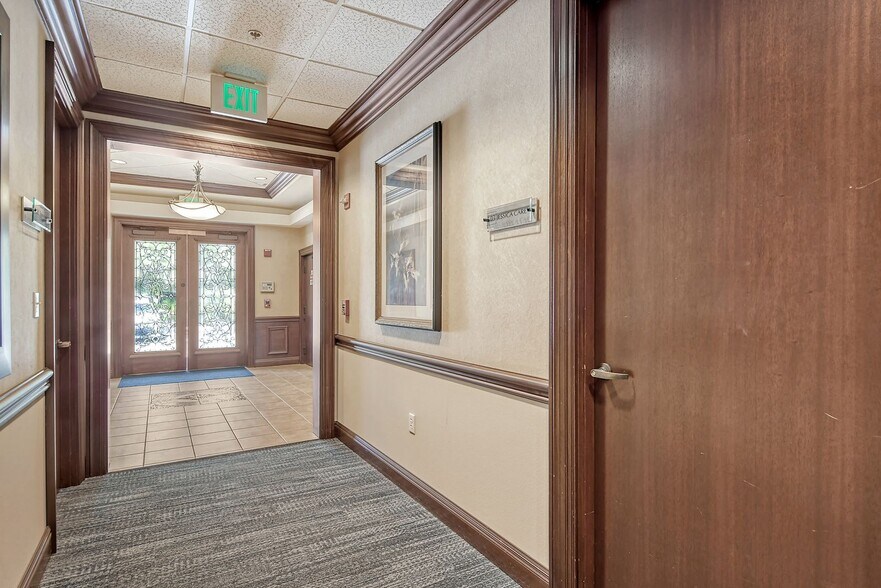 More Photos Of 2639 Fruitville Rd, Sarasota Medical For Sale