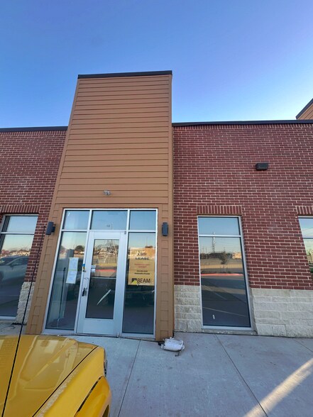 Primary Photo Of 121 Airport Fwy, Euless General Retail For Lease