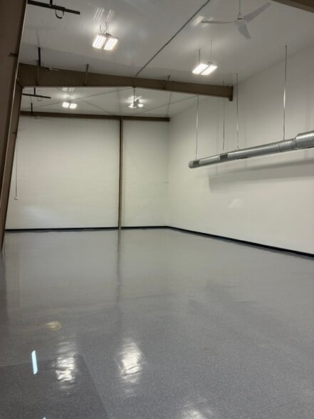 More Photos Of 22311 Shaw Rd, Sterling Flex For Lease