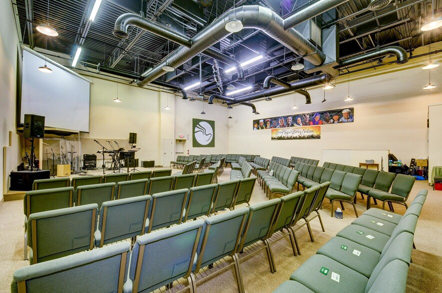 More Photos Of 60 E Hanover Ave, Morris Plains Showroom For Sale