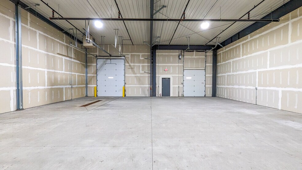 More Photos Of 6131 Rome Cir, Rochester Warehouse For Lease