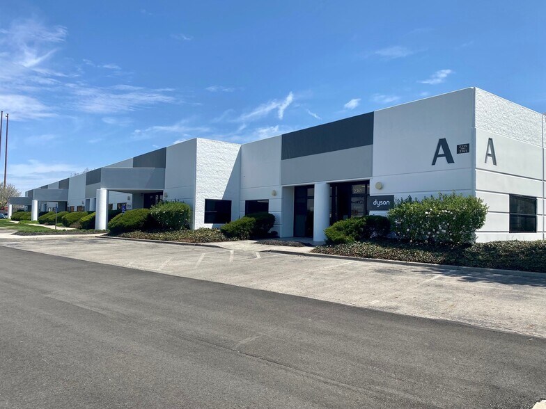 Primary Photo Of 2335-2361 Westbrooke Dr, Columbus Office For Lease