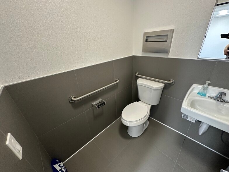 More Photos Of 4010 N Palm St, Fullerton Unknown For Lease