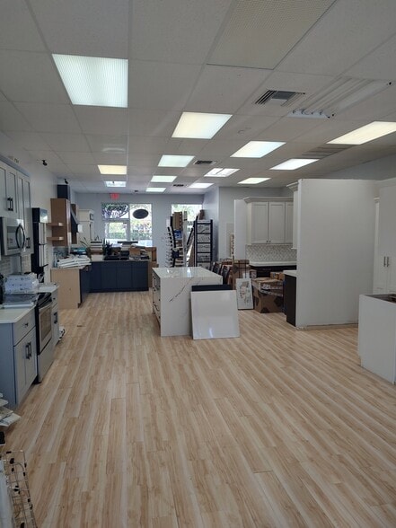 More Photos Of 1558 Palm Beach Lakes Blvd, West Palm Beach Freestanding For Lease