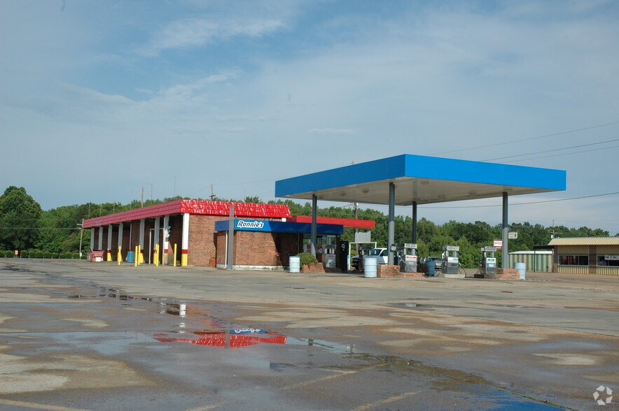 More Photos Of 5 Fair Ave, Winnsboro Storefront For Lease