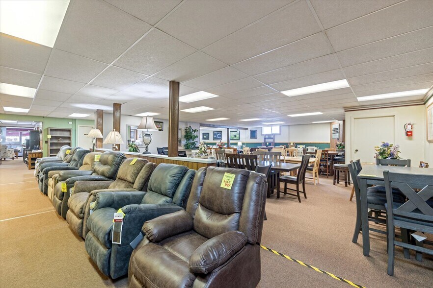 More Photos Of 816 NW 4th St, Grand Rapids General Retail For Sale