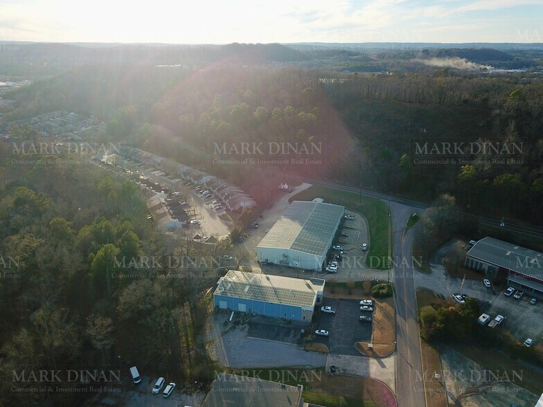 More Photos Of 40 Commerce Dr, Pelham Showroom For Sale