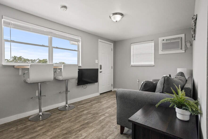 More Photos Of 8820 Rocky Creek Dr, Tampa Apartments For Sale