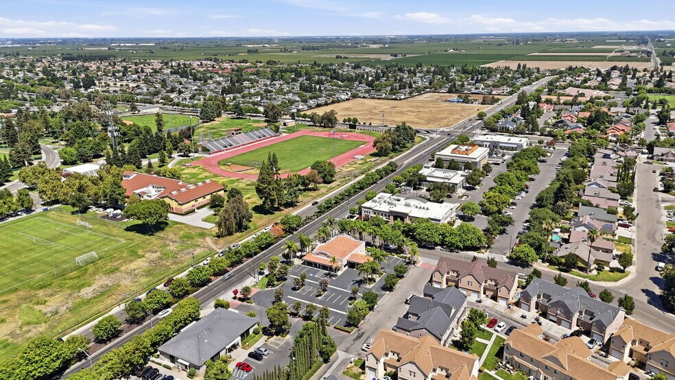 More Photos Of 3700 Geer Rd, Turlock Bank For Lease