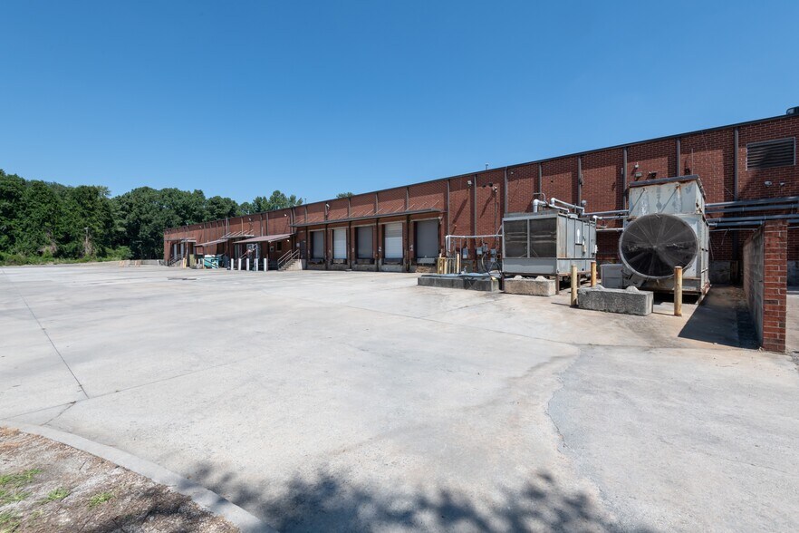 More Photos Of 5682 E Ponce De Leon Ave, Stone Mountain Distribution For Lease