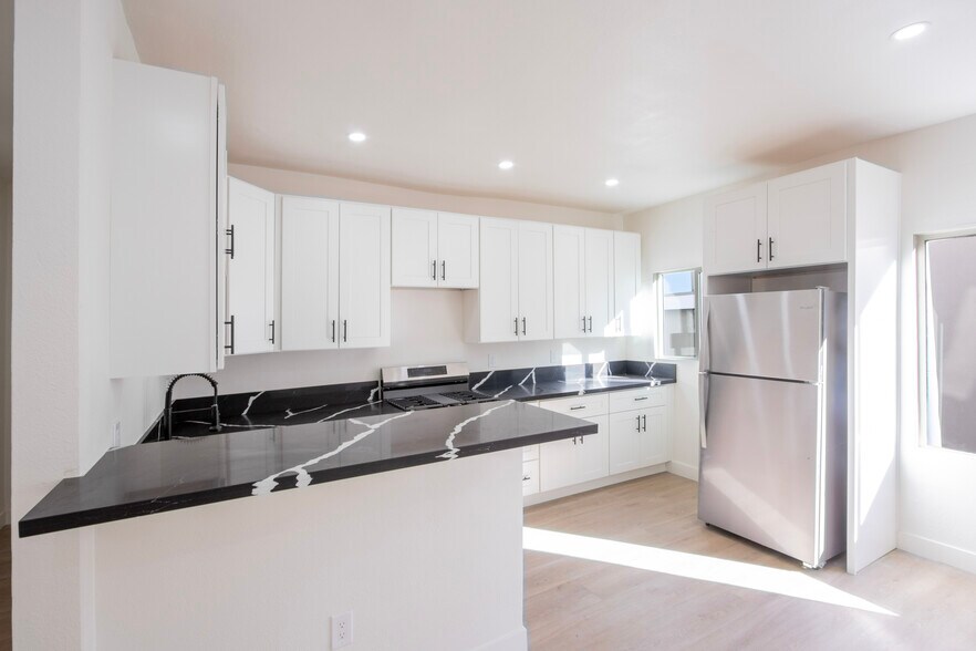 More Photos Of 1918 Grace Ave, Los Angeles Apartments For Sale