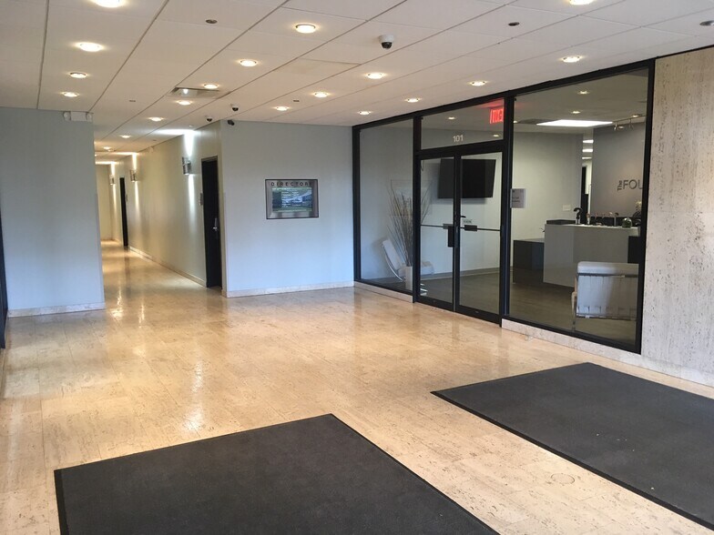 More Photos Of 600 22nd St, Oak Brook Office For Lease
