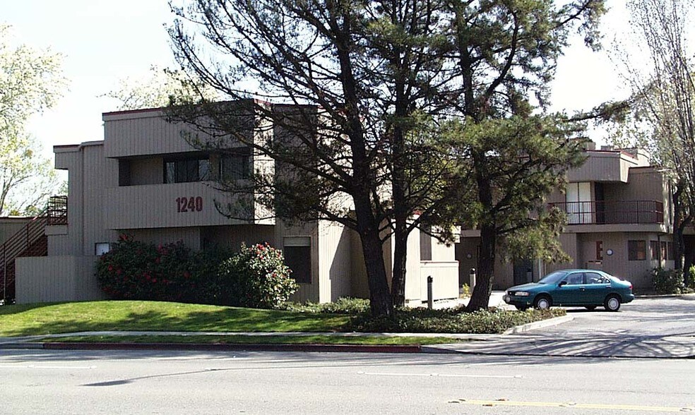 Primary Photo Of 1240 W Robinhood Dr, Stockton Medical For Lease