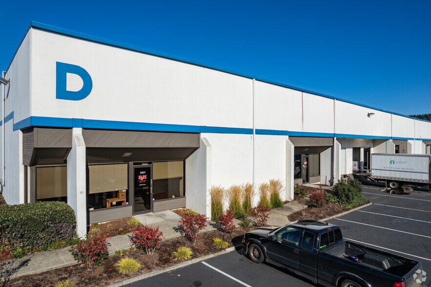 More Photos Of 8921-8995 SE Jannsen Rd, Clackamas Distribution For Lease