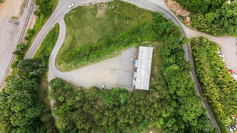 More Photos Of 106 Flow State Vis, Asheville Flex For Lease