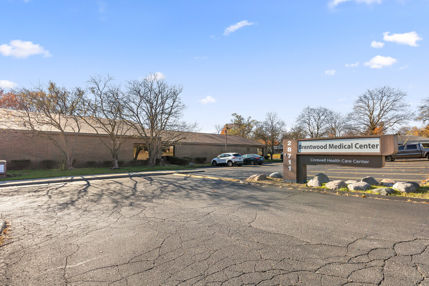 Primary Photo Of 28711 8 Mile Rd, Livonia Medical For Lease