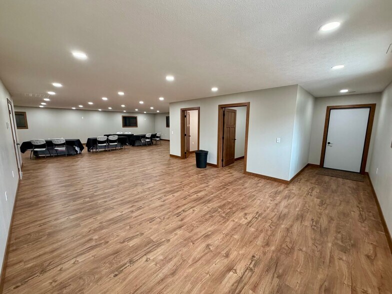 More Photos Of 405 Lake Ave, Gothenburg Distribution For Sale