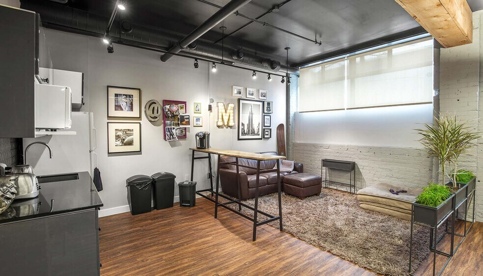 More Photos Of 80 Sherbourne St, Toronto Apartments For Sale