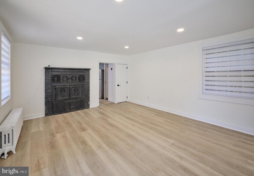 More Photos Of 12-20 W Bridge St, New Hope Storefront For Sale