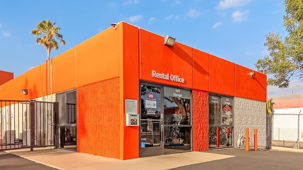 More Photos Of 18175 Chatsworth St, Granada Hills Self Storage For Sale