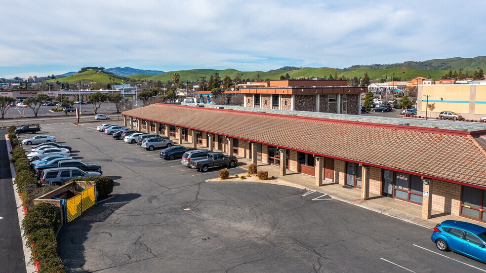 More Photos Of 2560 N Texas St, Fairfield Office For Lease
