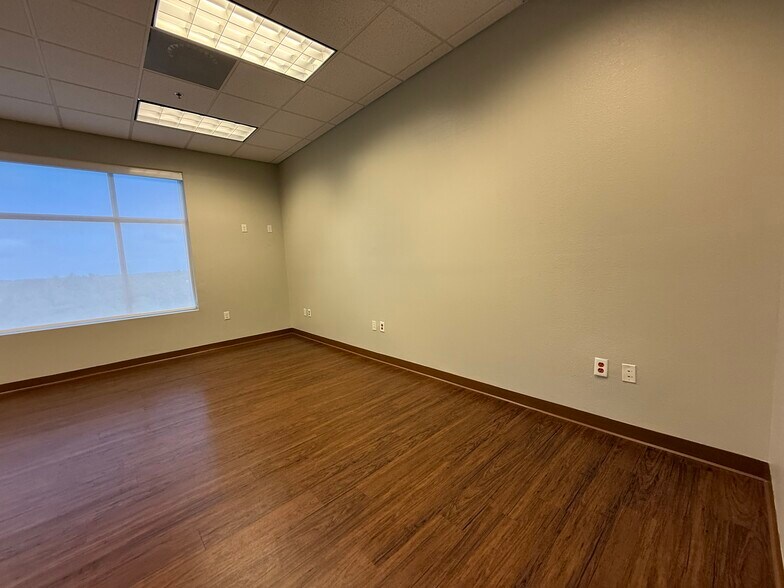 More Photos Of 1743 Park Center Dr, Orlando Medical For Lease