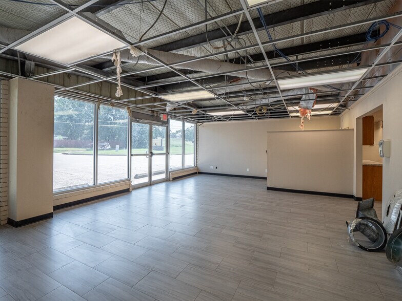 More Photos Of 1101 N Strong Blvd, Mcalester Office For Sale