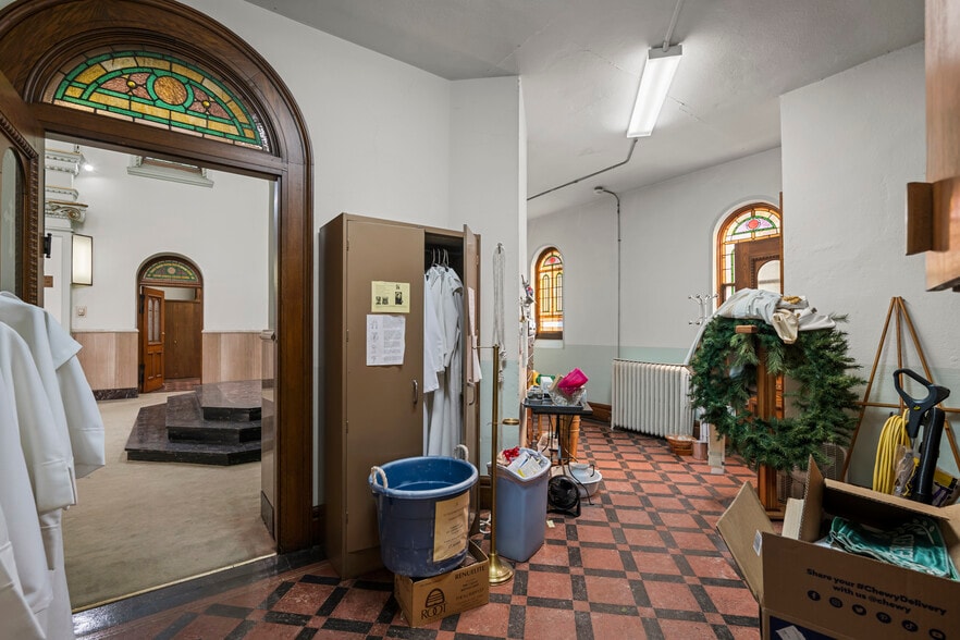 More Photos Of 21 State St, Oil City Specialty For Sale