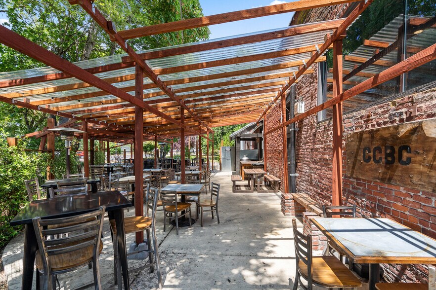 More Photos Of 509 SW G St, Grants Pass Restaurant For Sale