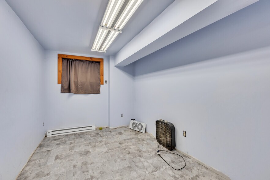 More Photos Of 203 Long Plain Rd, Whately Service For Sale