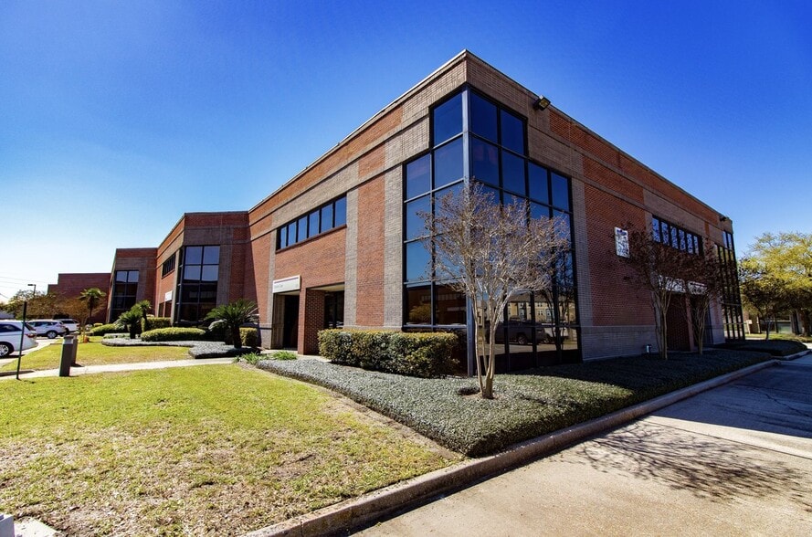 More Photos Of 520 Elmwood Park Blvd, Elmwood Flex For Sale