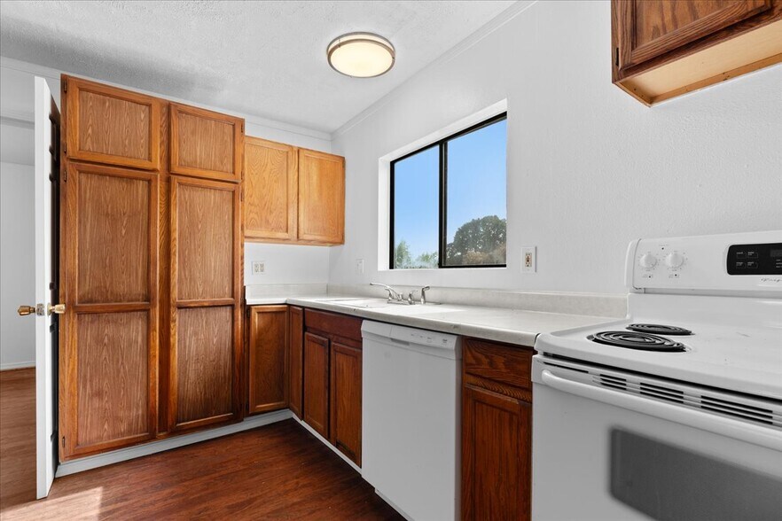 More Photos Of 1070 Deer Island Rd, Saint Helens Multifamily For Sale