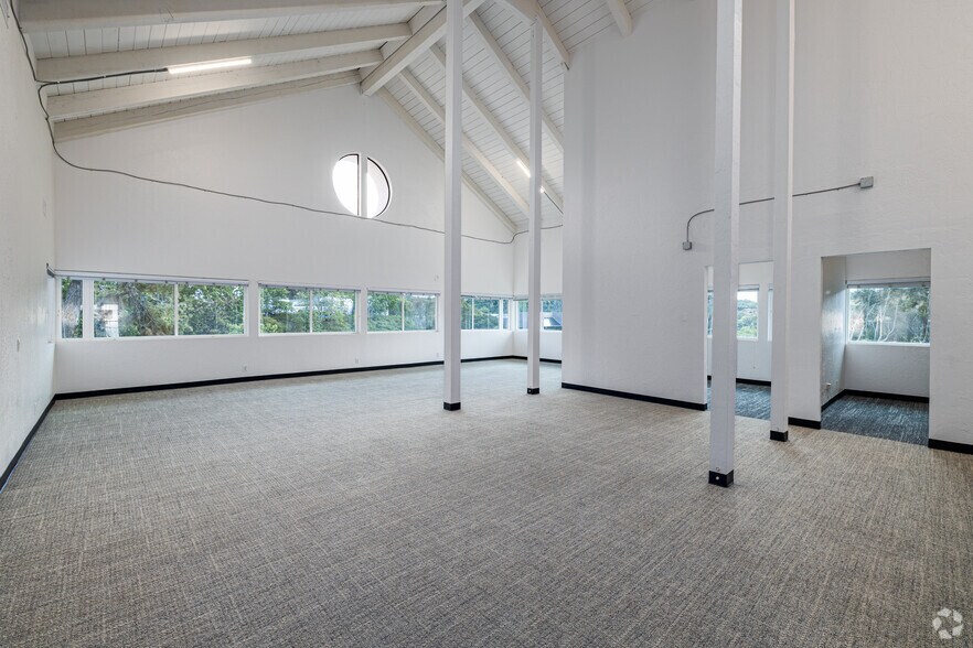 More Photos Of 5677 Oberlin Dr, San Diego Office For Sale