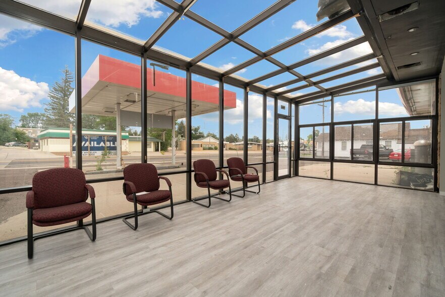 More Photos Of 1822 Logan Ave, Cheyenne Service For Sale