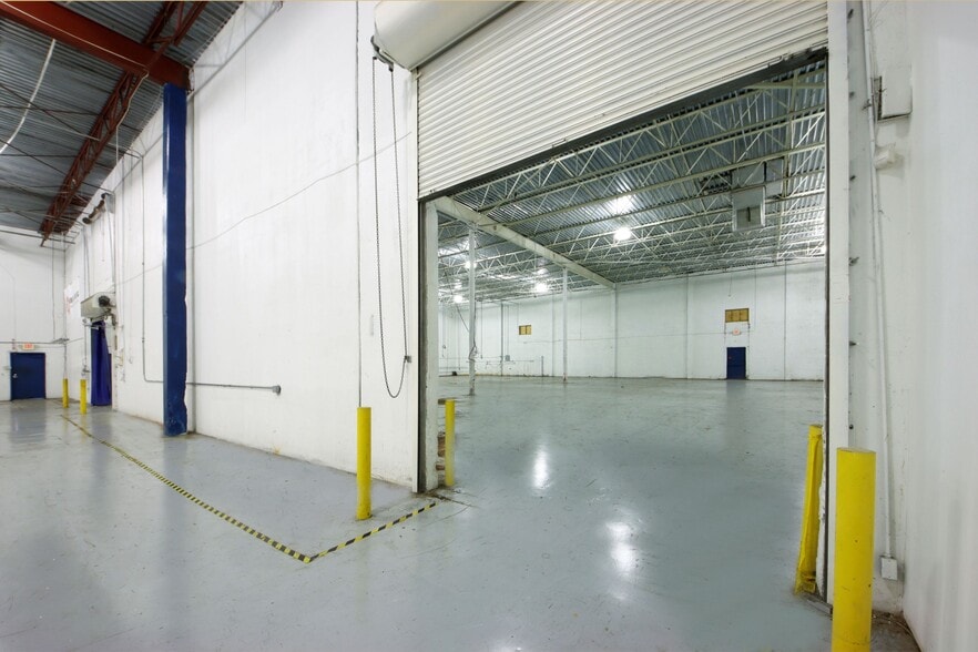 More Photos Of 2851 Evans St, Hollywood Warehouse For Lease