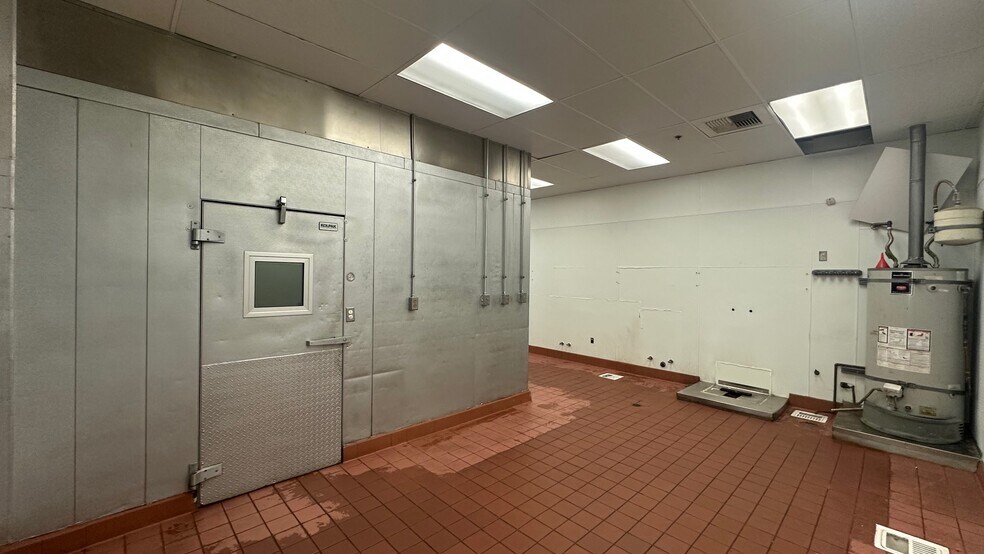 More Photos Of 475-745 E Hospitality Ln, San Bernardino Unknown For Lease