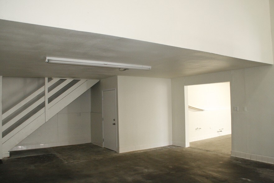 More Photos Of 25915 Senator Ave, Harbor City Warehouse For Lease