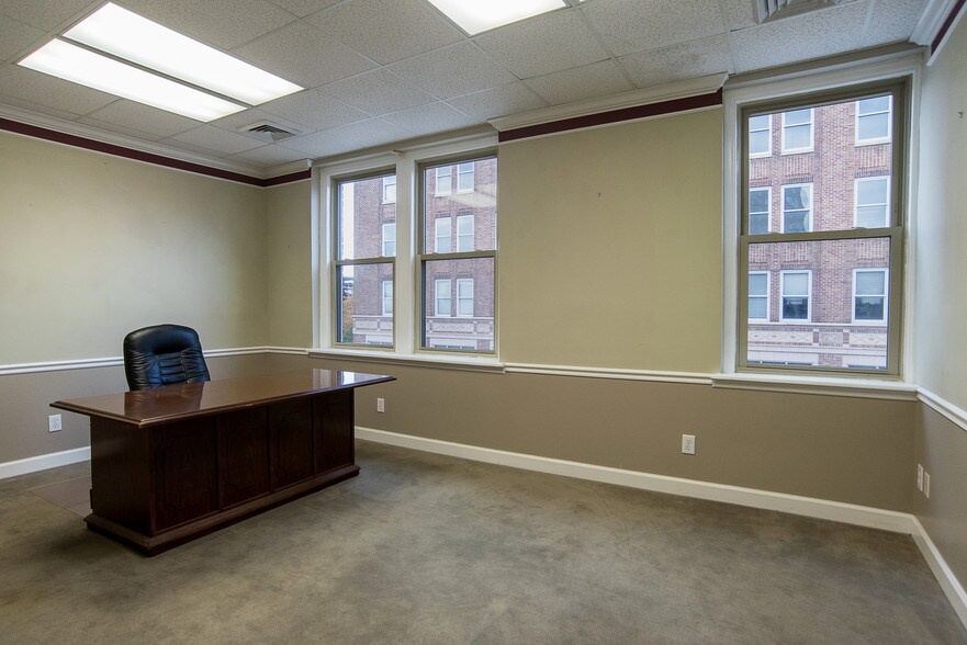 100 Jefferson St, Huntsville, AL 35801 Lofts/Showrooms For Lease