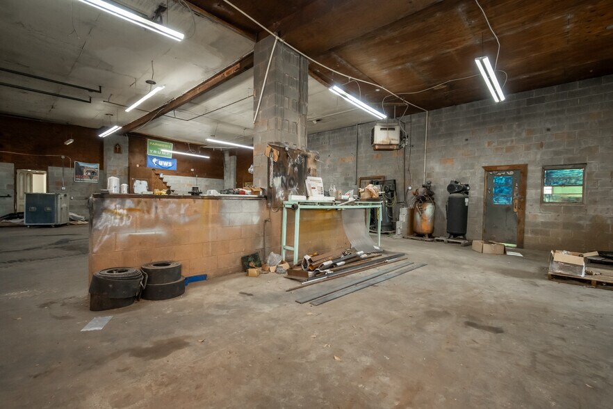 More Photos Of 577 Main st, Lexington Flex For Sale