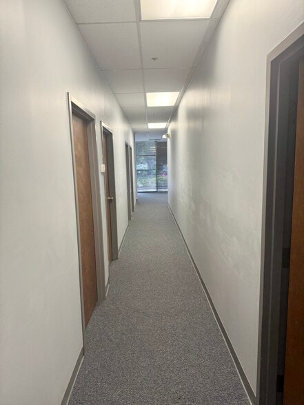 More Photos Of 5910 Breckenridge Pky, Tampa Light Distribution For Lease