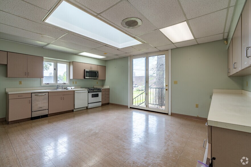 More Photos Of 1312 Bishop St, Union City Medical For Sale