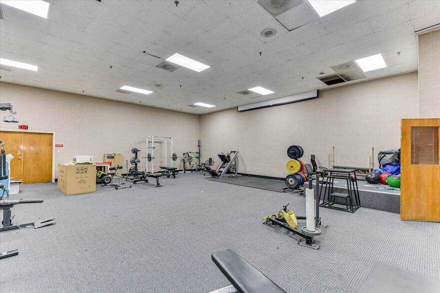 More Photos Of 1089 Augusta Rd, Warrenville Office For Sale