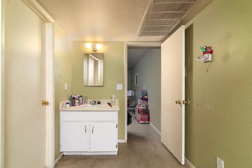 More Photos Of 2444 E Willetta St, Phoenix Multifamily For Sale